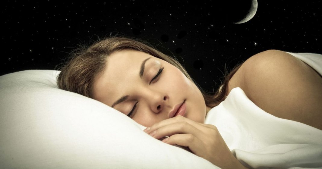 Mulheres precisam dormir mais porque seus cérebros são mais complexos, diz estudo