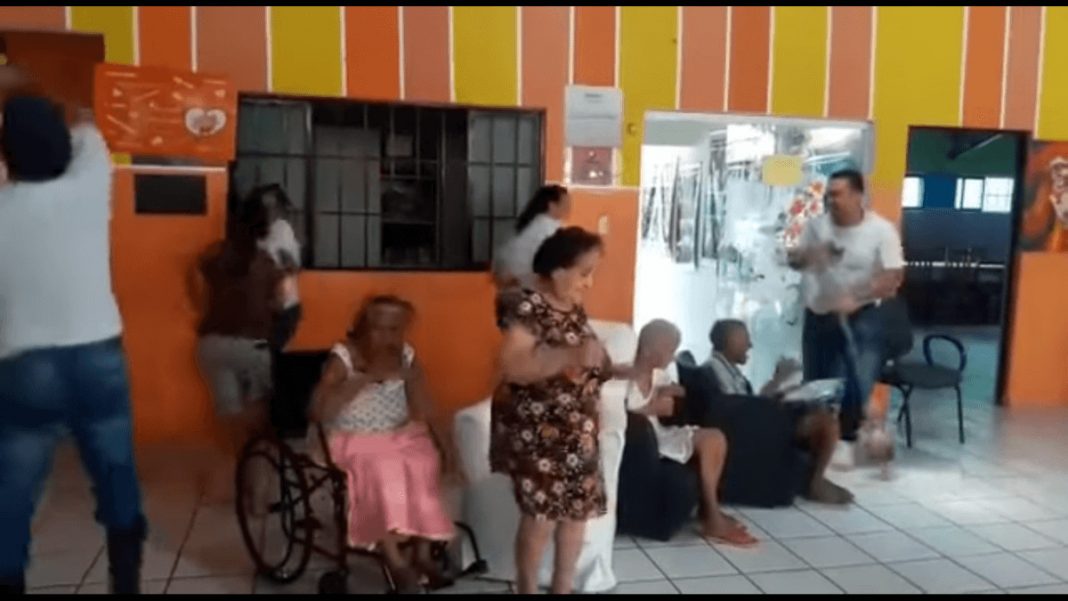 Idosos de abrigo em Teresina dançam “Que tiro foi esse” e arrasam na animação