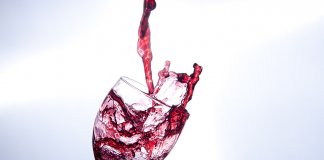 É possível perder peso bebendo vinho?