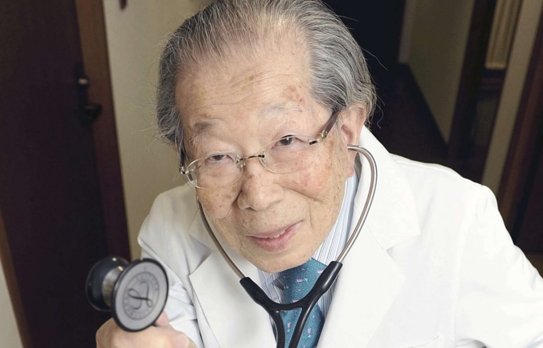 Médico japonês que atendeu até os 105 anos compartilha 12 de seus princípios para uma vida longa