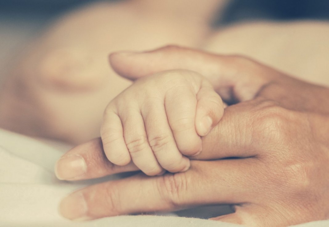 Faltar no trabalho para levar o filho ao médico agora é garantido por lei!