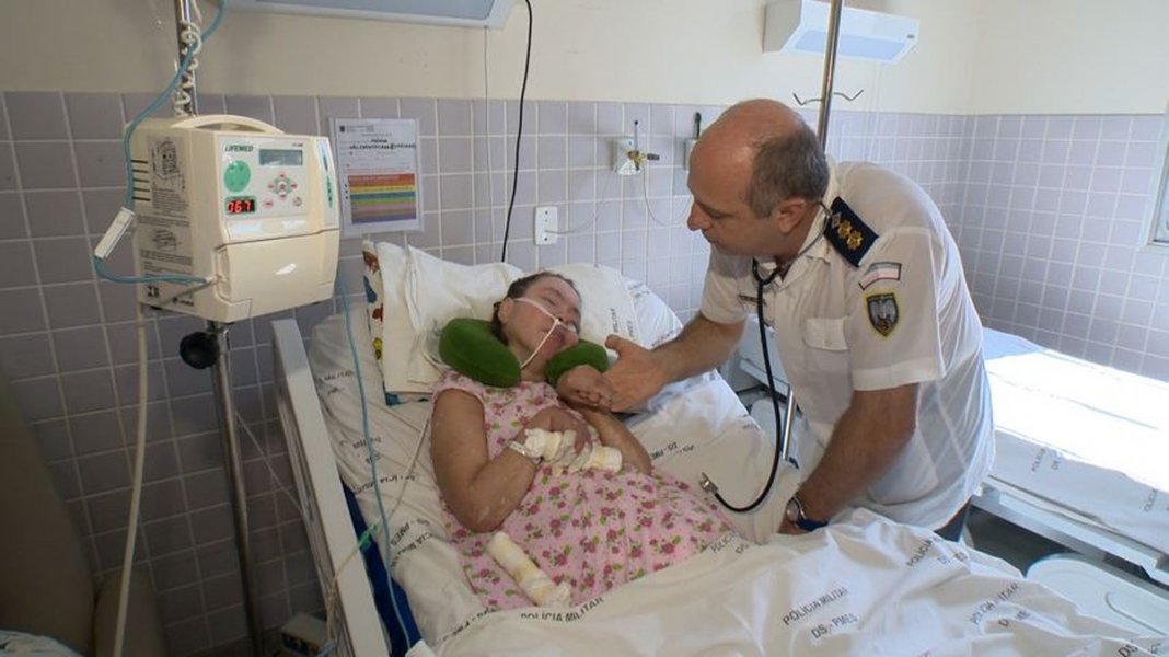 Médico, mesmo APOSENTADO, continua visitando paciente que está em coma há 17 anos