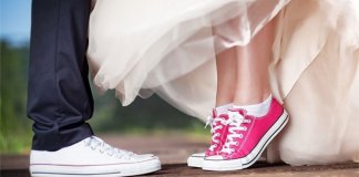 Noiva de tênis: sapatos confortáveis são sensação em casamentos