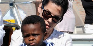 “Parem de usar o termo filhos adotivos”, diz Sandra Bullock