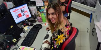 Empresa deixa funcionário levar bicho de estimação para o trabalho e dá ‘licença peternidade’ para quem adotar um pet