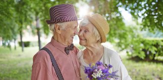 Felicidade é o segredo contra demência: novo tratamento