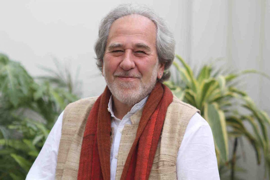 “Pensamentos curam mais do que remédios”, diz o cientista revolucionário Bruce Lipton