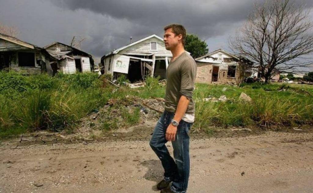 sabervivermais.com - O ator Brad Pitt construiu 109 casas para pessoas necessitadas.