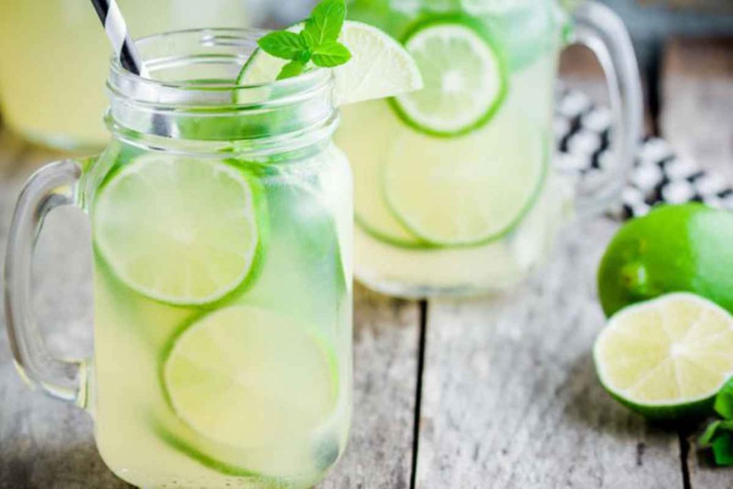 Água com limão: um ótimo remédio se você sofre desses 13 problemas