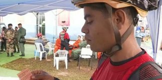 Bombeiros em Brumadinho recebem as fardas lavadas com bilhetes de agradecimento