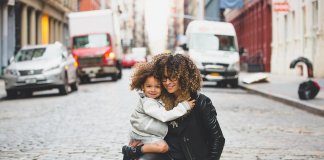 Mães solteiras estão criando filhos incríveis e a ciência confirma isso.