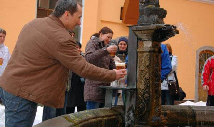 sabervivermais.com - Eslovênia inaugura a primeira fonte pública de cerveja na rua