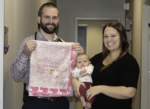 sabervivermais.com - Aconchego após o parto: Médico faz lindas mantas para recém-nascidos