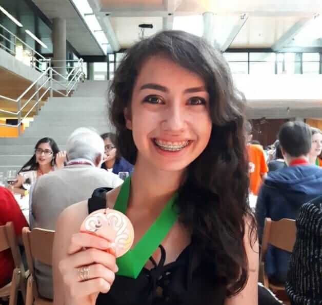 sabervivermais.com - Brasileira de 17 anos leva o ouro em Olimpíada Europeia de Matemática