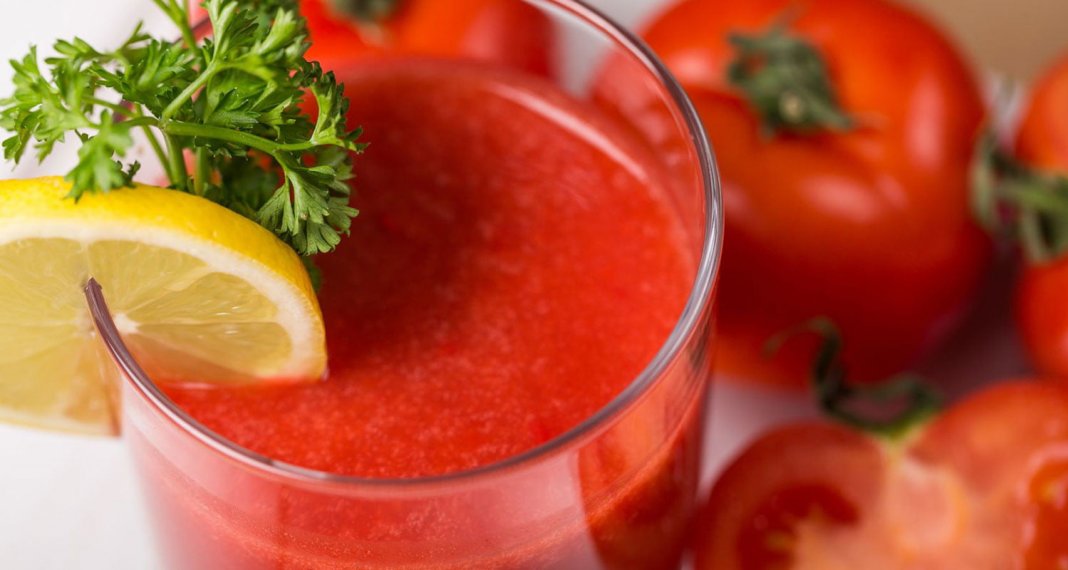 Desintoxique o corpo  e perca peso com limão e tomate