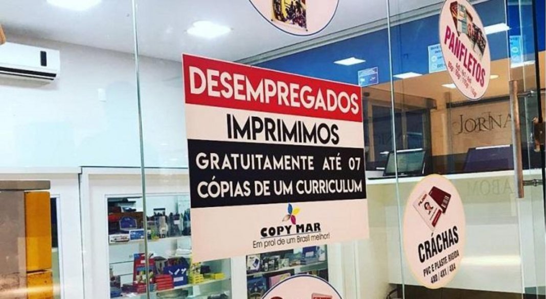 Idéia de imprimir currículo de graça para desempregados se espalha pelo Brasil