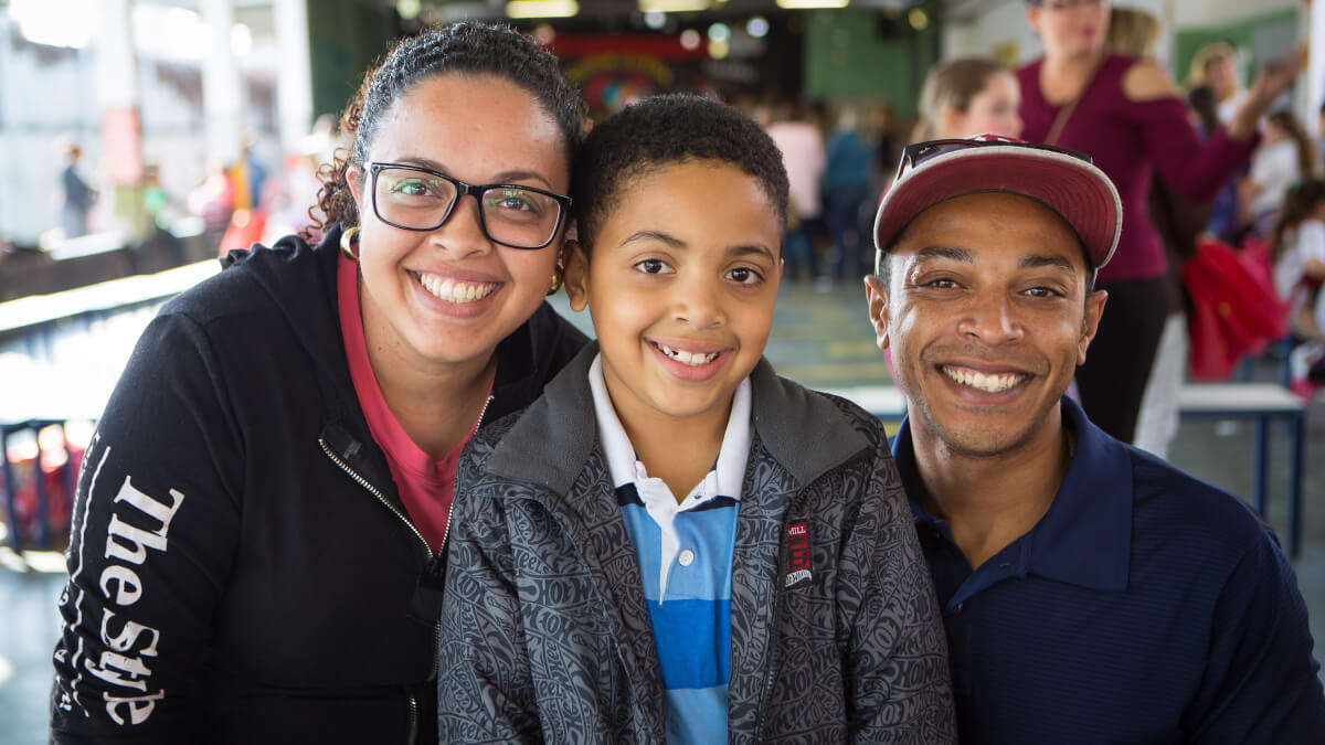 sabervivermais.com - Escola troca comemoração do dia dos pais e mães pelo "Quem cuida de mim"