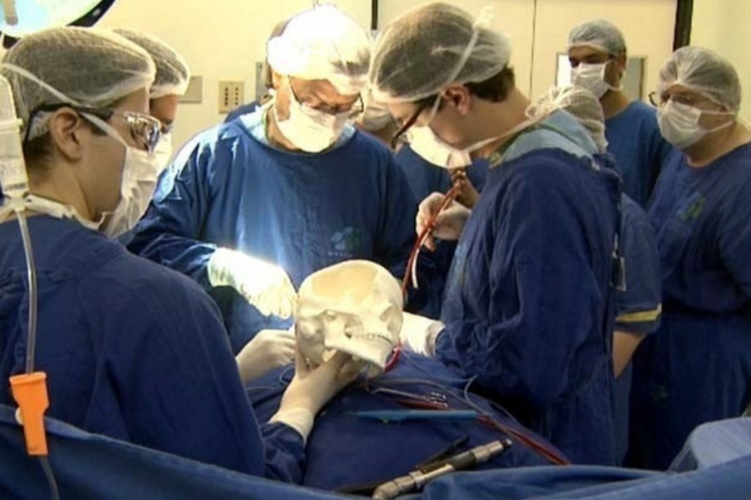 Hospital da PUC de Campinas, realiza a primeira cirurgia contra parkinson pelo SUS