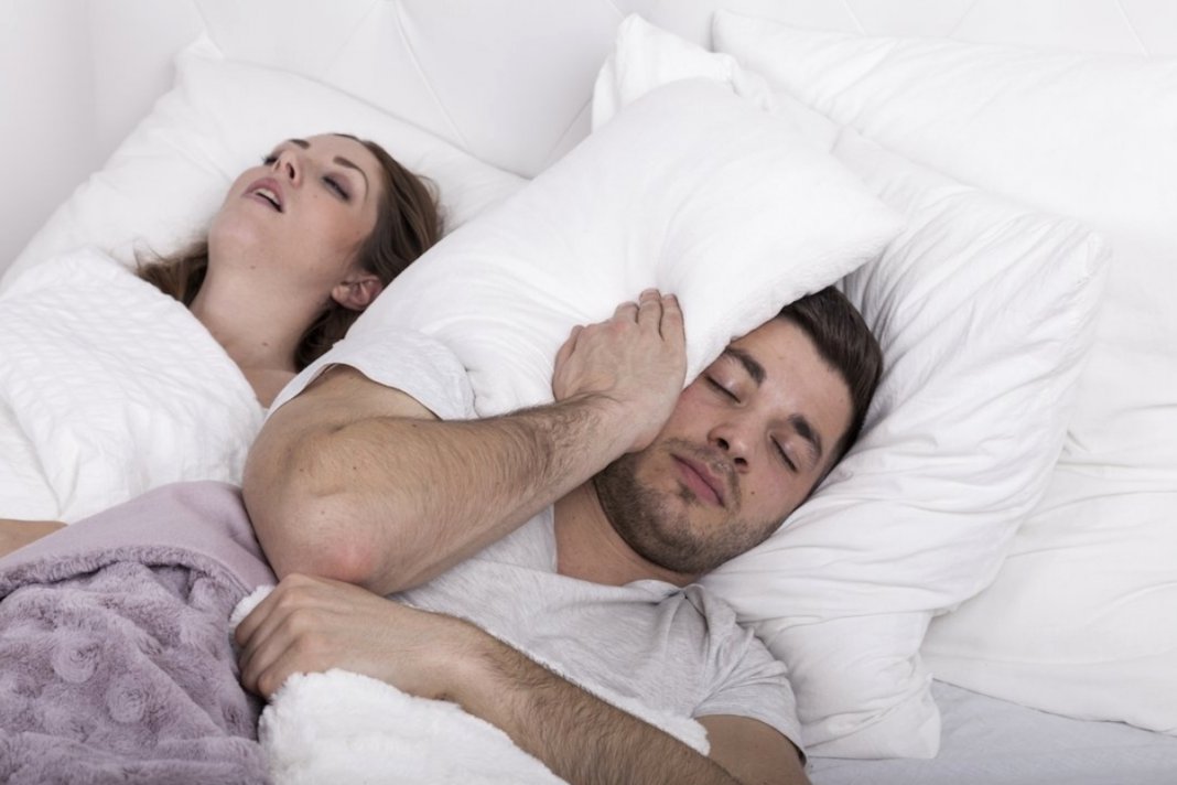 Segundo estudo as mulheres tem mais dificuldade em assumir que roncam do que os homens
