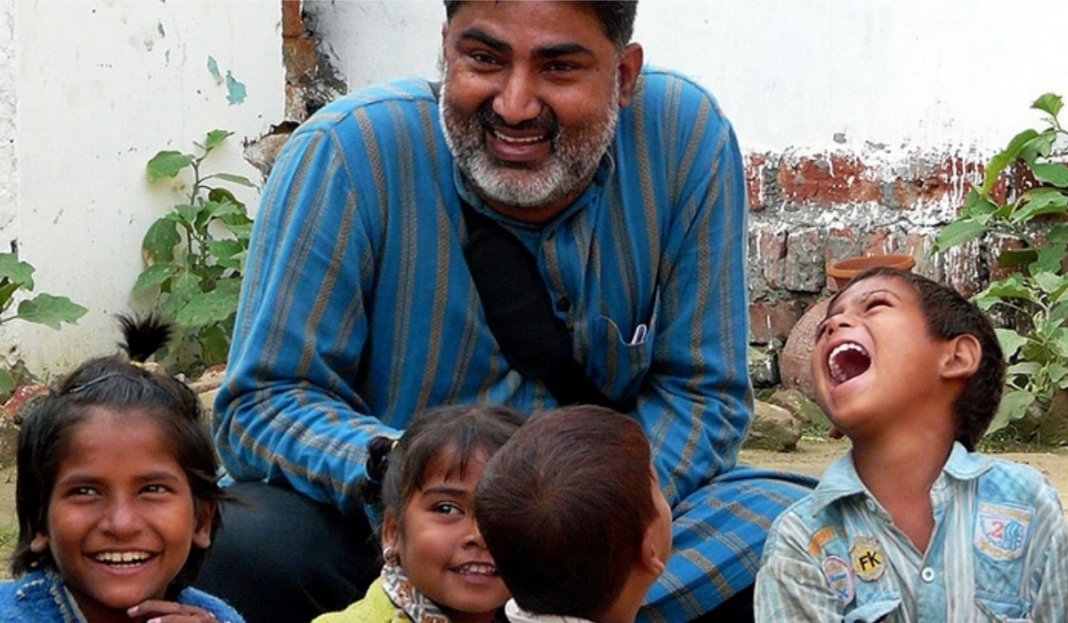 Este homem salvou mais de 2.500 crianças do tráfico de pessoas na Índia