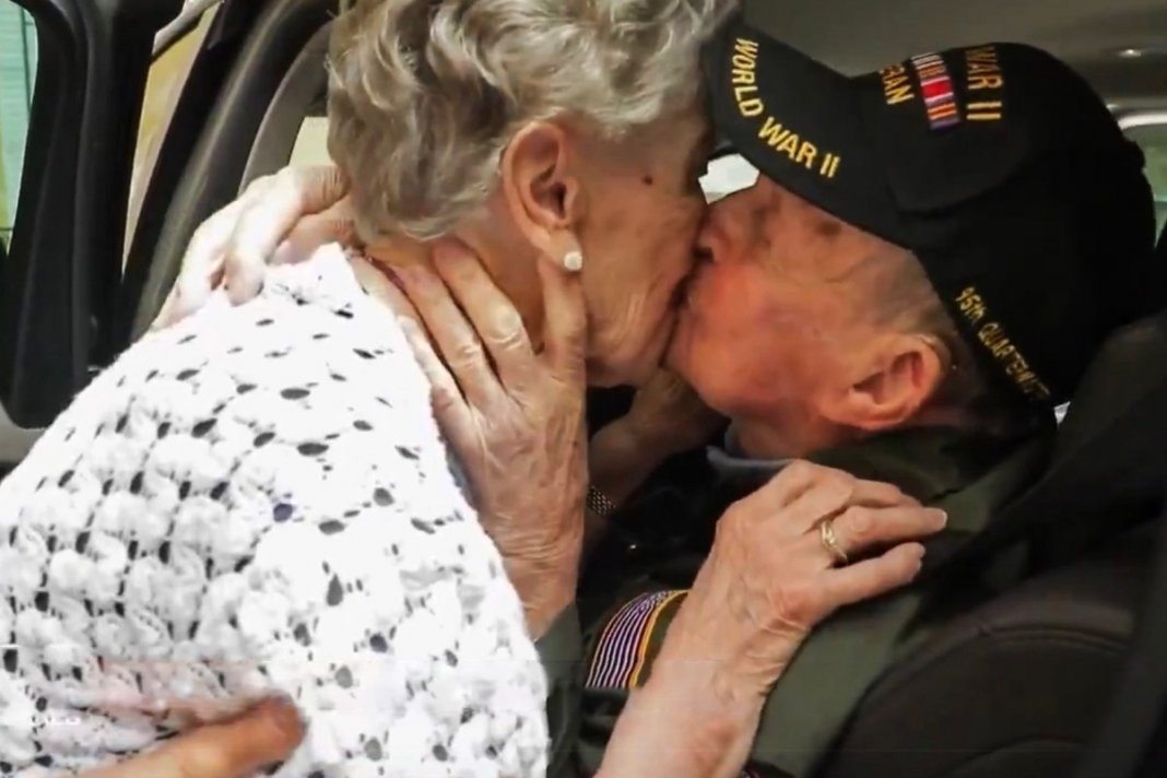 “Você nunca saiu do meu coração”: Um casal da Segunda Guerra Mundial se encontram 50 anos depois