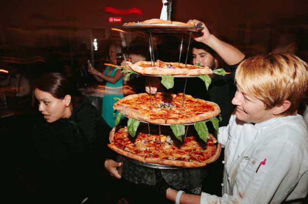 sabervivermais.com - Noivos trocam bolo de casamento tradicional por bolo de pizza