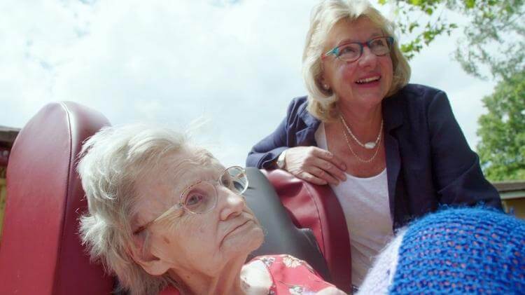 sabervivermais.com - Casa de repouso cria 'rua sensorial', para estimular a memória de idosos que tem demência