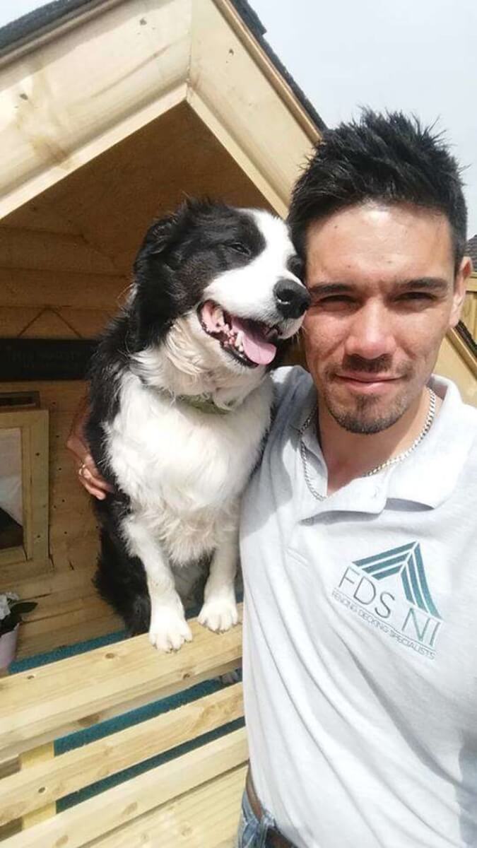 sabervivermais.com - Ele construiu uma bela casa com luzes e terraço para a seu cãozinho que ficava muito tempo sozinho