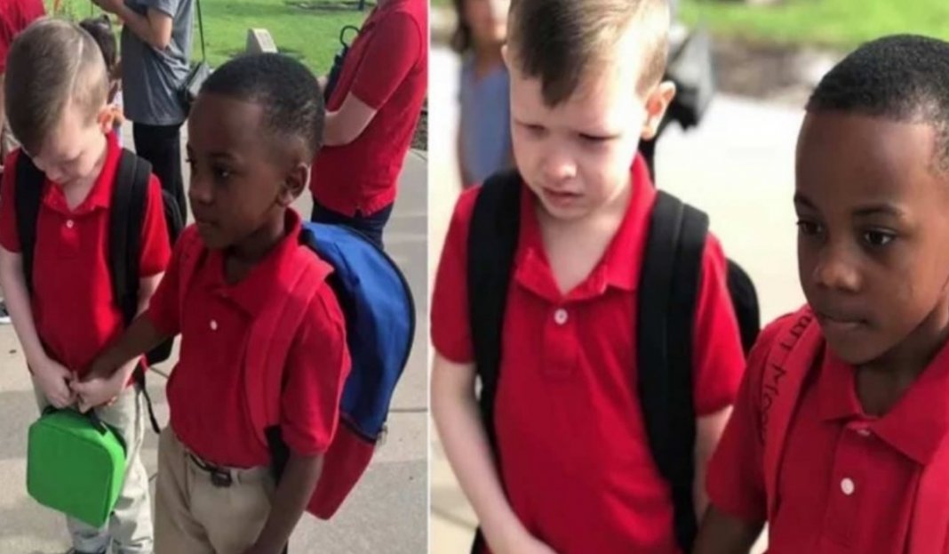 Menino consola colega com autismo no primeiro dia de aula