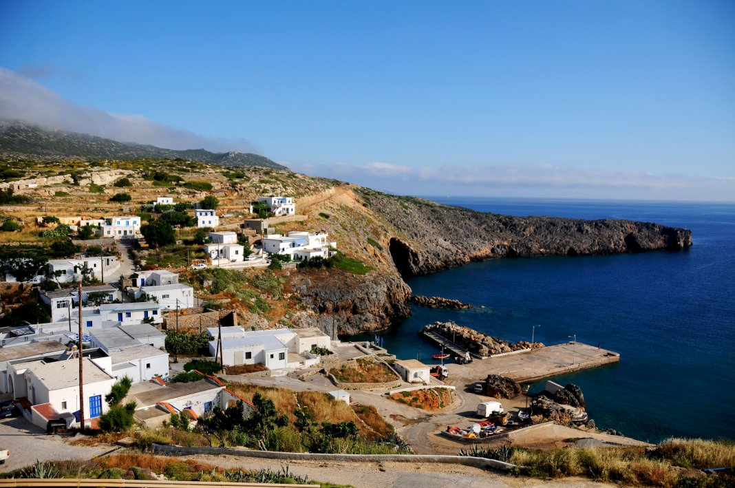 Ilha grega deslumbrante oferece casa e salário para atrair moradores