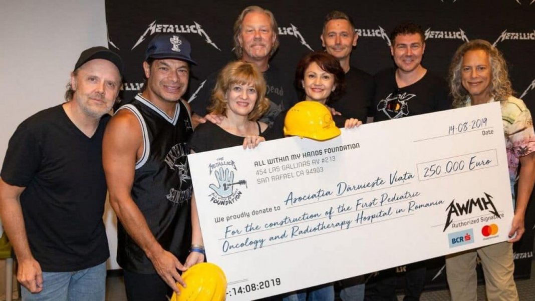 Banda Metallica doa 270 mil dólares para construir um hospital de câncer infantil.