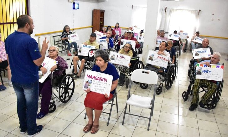 sabervivermais.com - Idosos de uma clínica pedem para serem visitados no dia dos avós. Eles só querem alguém para conversar!