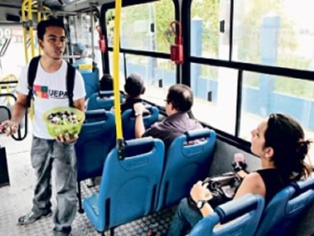 sabervivermais.com - Estudante que vendia bombons no ônibus para pagar faculdade se forma em medicina