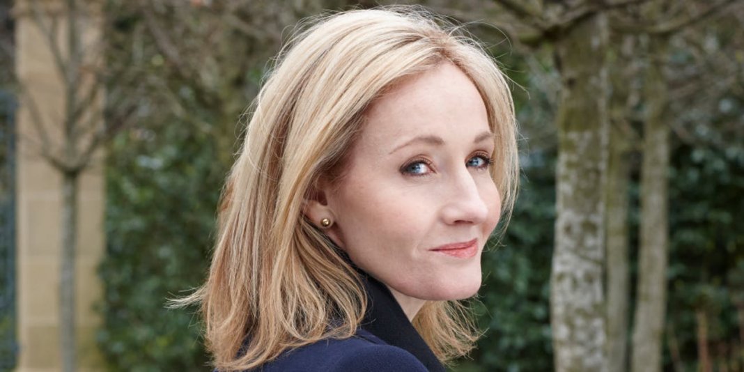 Escritora J. K. Rowling doou grande parte do patrimônio para a caridade