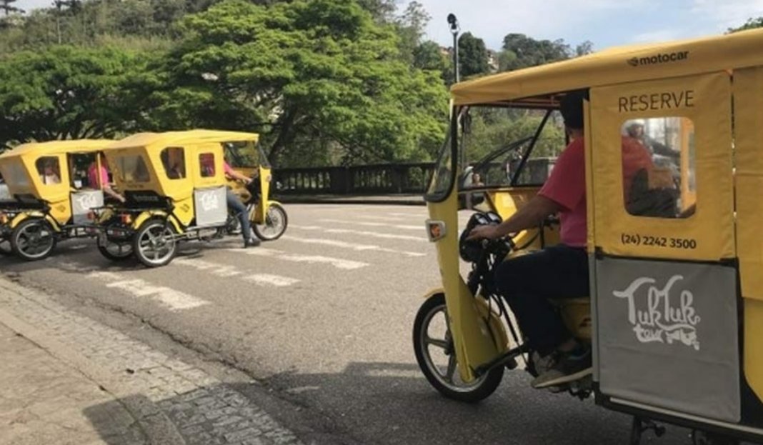 Rio de Janeiro testa Tuk-tuk no lugar de charretes puxadas por animais