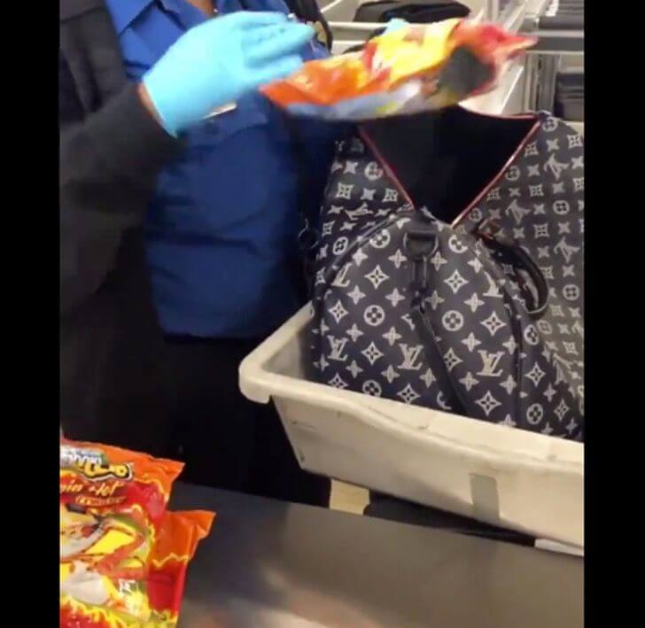 sabervivermais.com - Ela foi detida no aeroporto por um motivo inusitado: estava transportando 20 sacos de Cheetos para um amigo