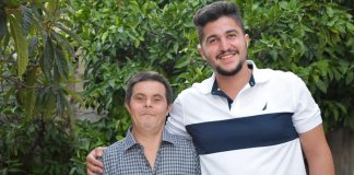 Formando de odontologia agradece ao pai com síndrome de down: “Estou orgulhoso do meu pai”