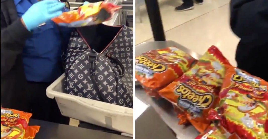 Ela foi detida no aeroporto por um motivo inusitado: estava transportando 20 sacos de Cheetos para um amigo