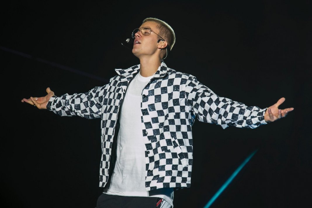 Justin Bieber publica nas redes sociais: “O diabo não tem poder quando você conhece o Deus vivo”