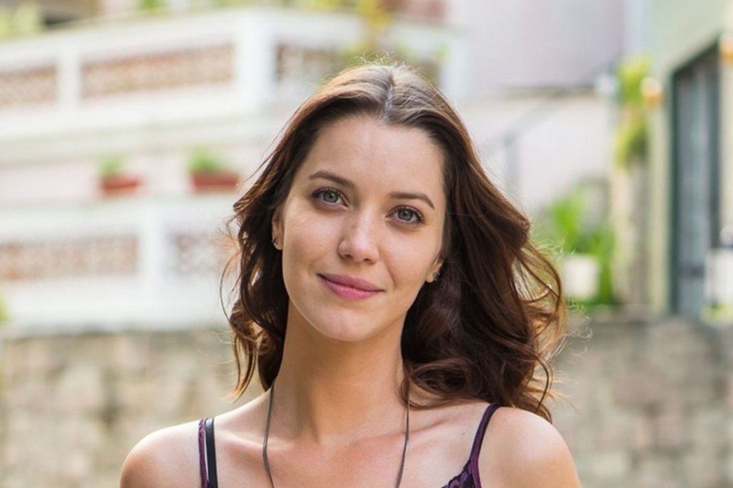 Após ser retirada de avião, Nathalia Dill se revolta nas redes sociais