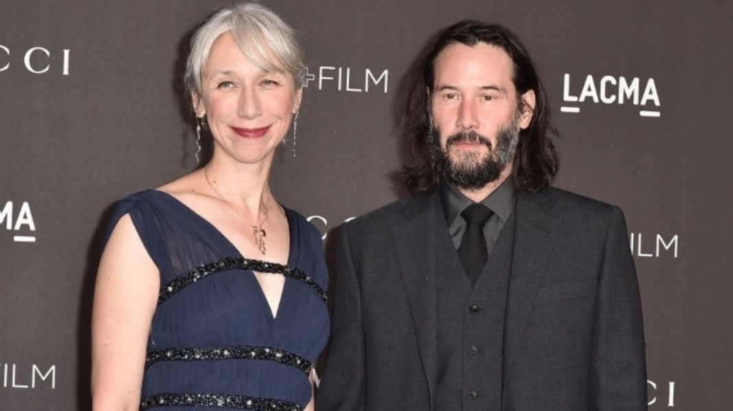 Keanu Reeves assume após décadas um namoro e web vai a loucura!