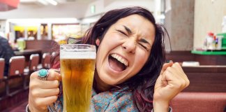 Adeus enxaqueca! Estudo diz que a cerveja é melhor que remédio