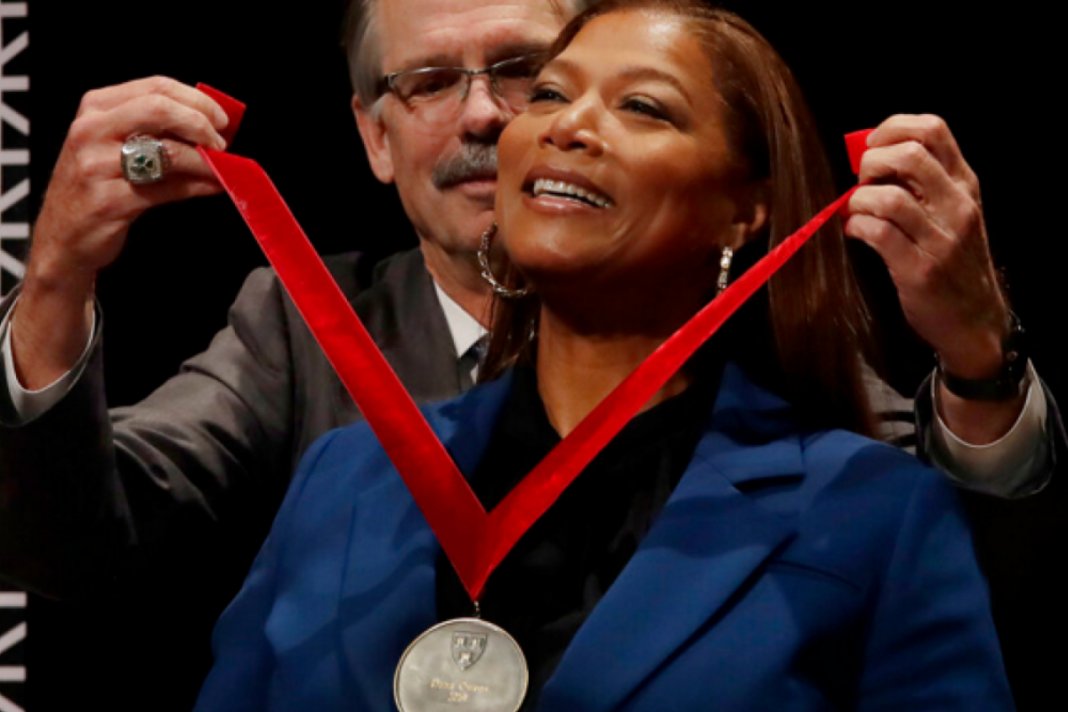 A atriz Queen Latifah recebeu homenagem em Harvard por contribuir com a cultura negra