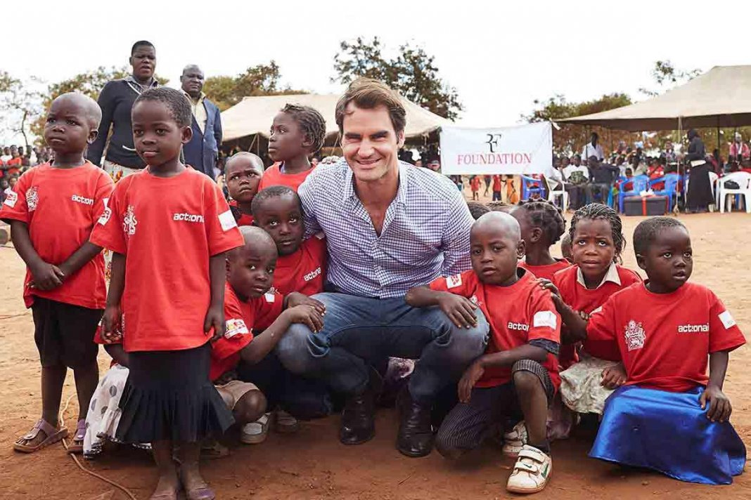 O tenista Roger Federer alcança sua meta: educação e comida para 1 milhão de crianças