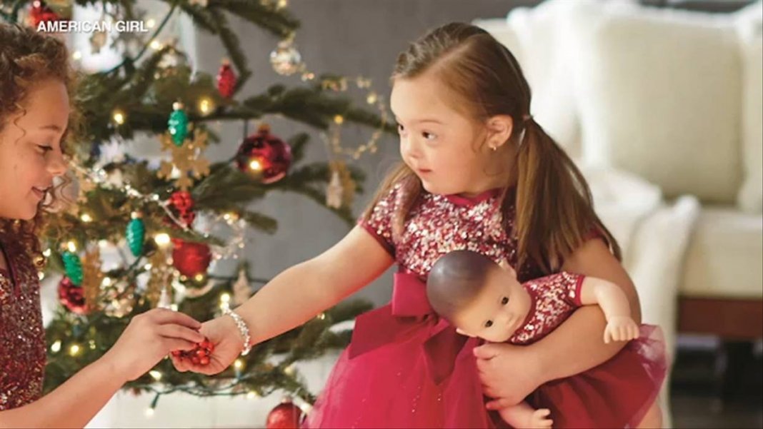 Empresa americana inclui modelo com síndrome de Down no catálogo de roupas infantis