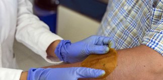 Cientistas criam adesivo que regenera pele de diabéticos e evita amputação