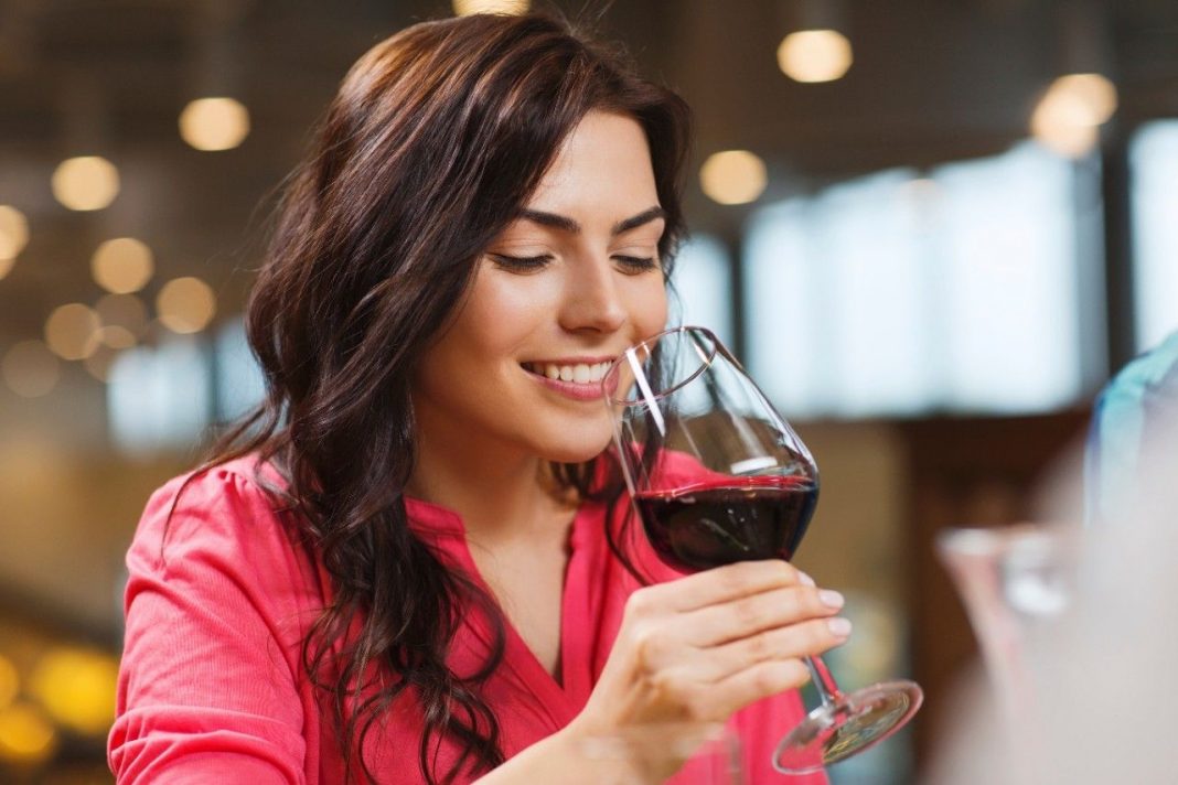 Segundo estudo vinho pode matar cerca de 99,9 das bactérias e germes dentários que causam dor de garganta