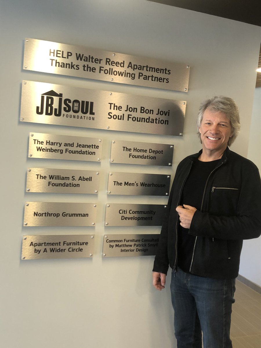 sabervivermais.com - Fundação Jon Bon Jovi constrói 77 casas para sem-teto