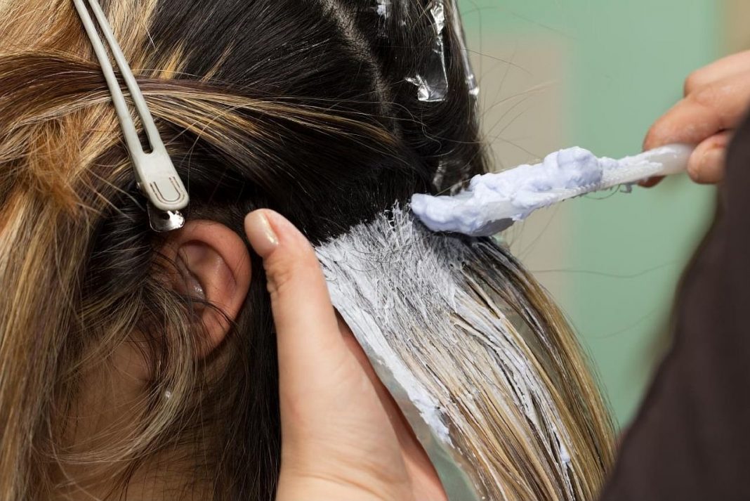 Estudo nos EUA, investiga se alisamentos e tintas de cabelo aumentam o risco de câncer de mama