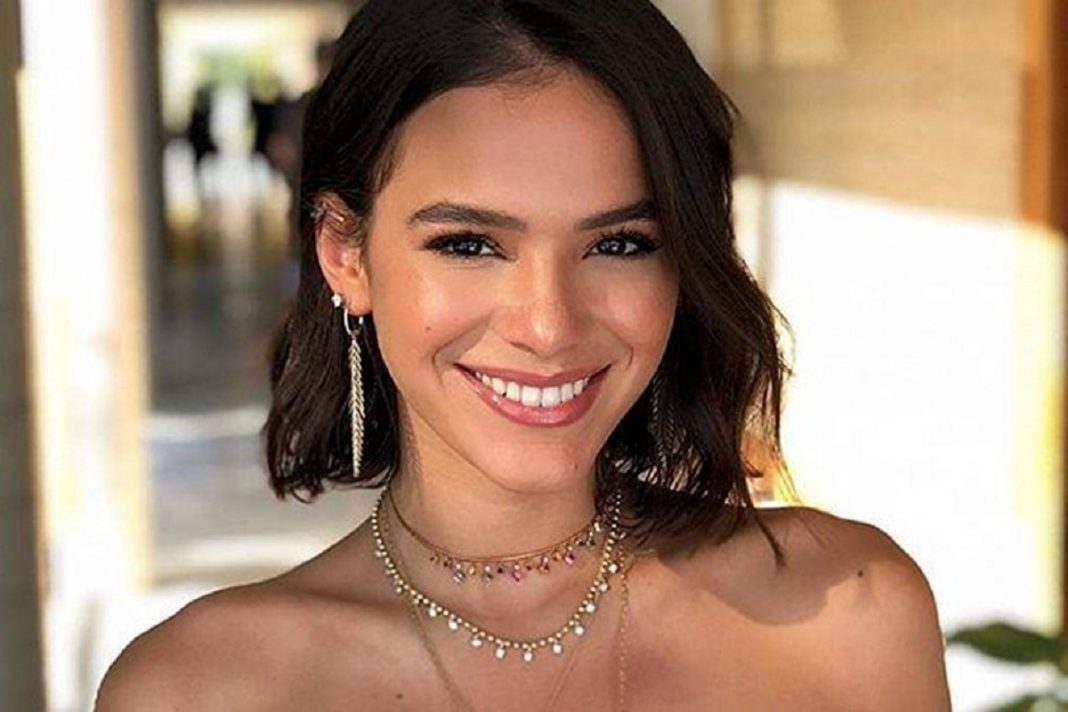 “Terapia é o maior investimento que você pode fazer em si mesma“ – Bruna Marquezine